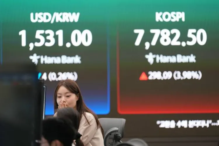 Asian shares rise as tech stocks rebound oil slips