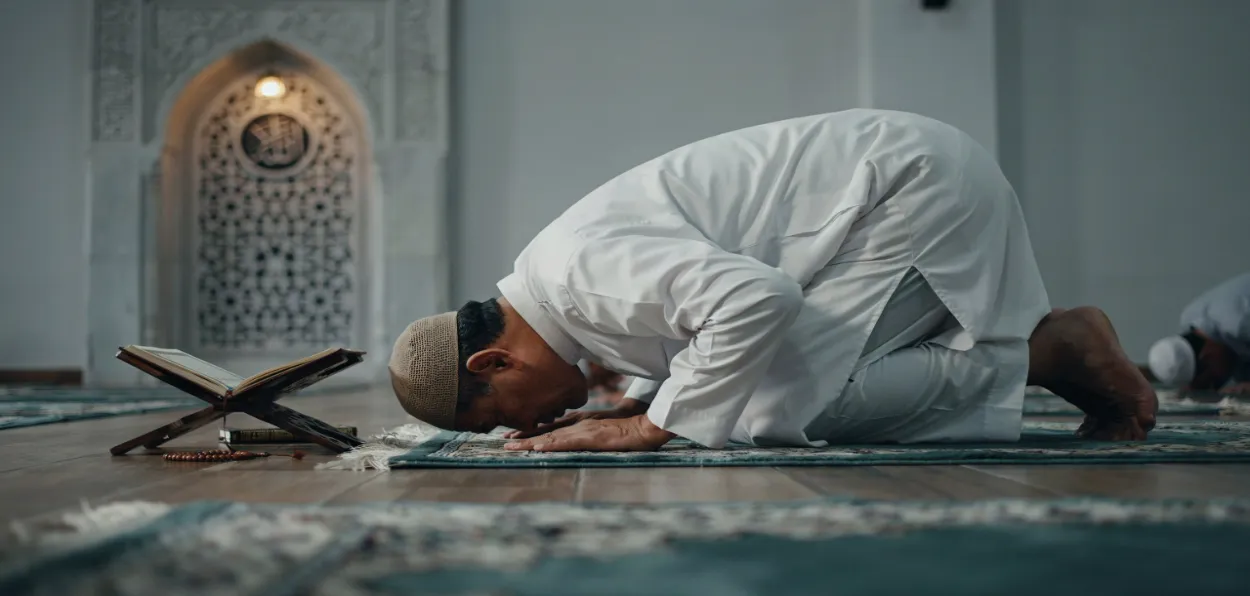AI-generated image of a Muslim Man praying