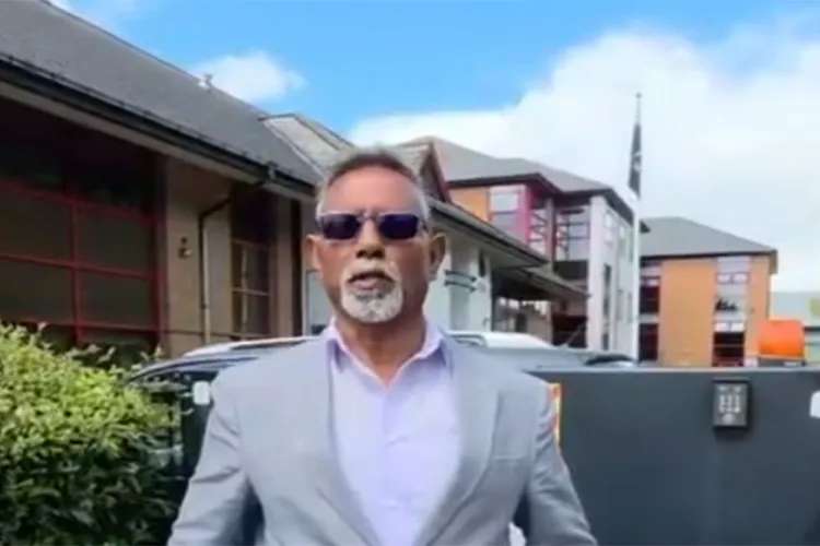 The chairman of the Jammu Kashmir National Independence Alliance (JKNIA), Mahmood Kashmiri