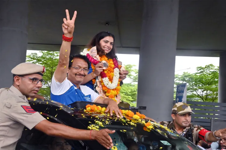 Jaspal Rana (L) with Manu Bhaker.
