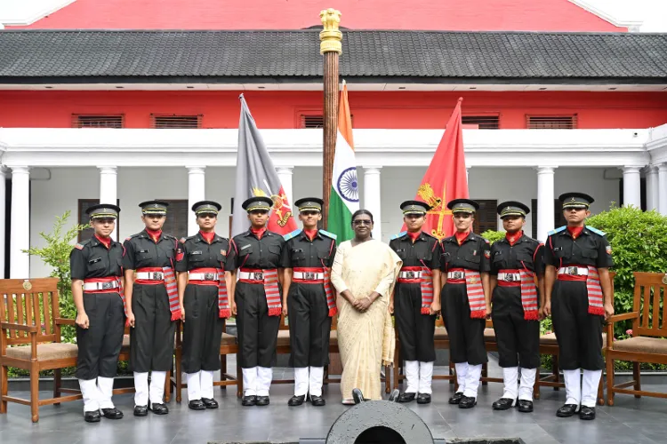 President Droupadi Murmu with cadets 