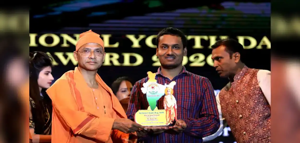 Babur Ali receiving an award