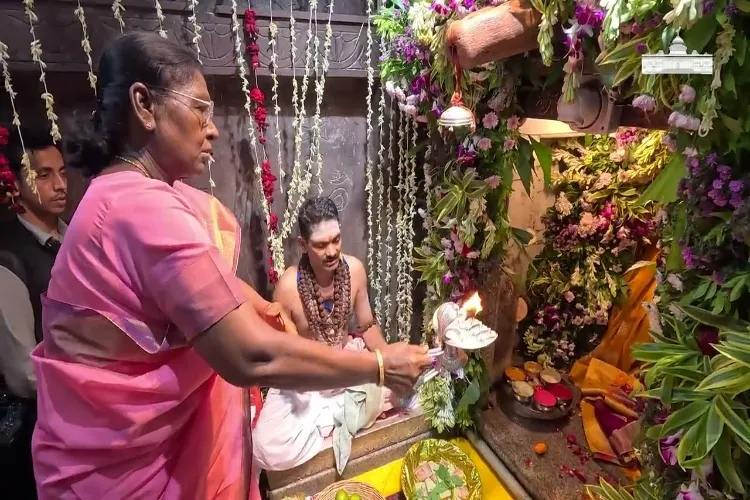 President Droupadi Murmu offered prayers and performed puja at the Omkareshwar and Mamleshwar temples in Madhya Pradesh