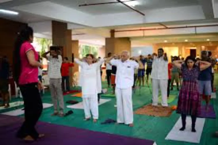 Yoga at Minara Masjid, Mumbai 