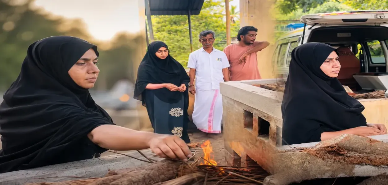 Irfana Iqbal  lighting the pyre for cremation of Narayanan
