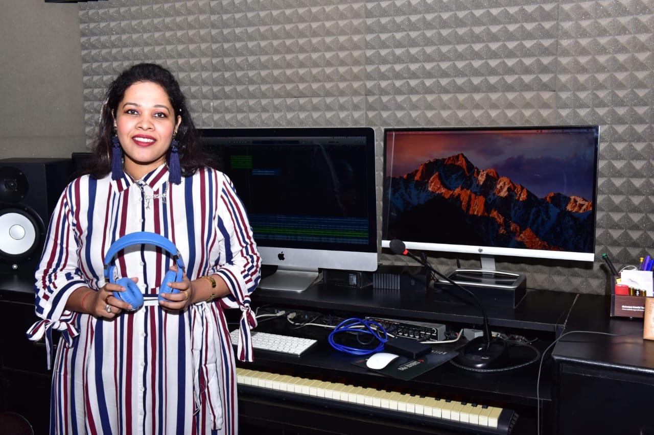 https://www.awazthevoice.in/upload/news/1783420161Sajida_Khan_Music_Engineer.jpeg