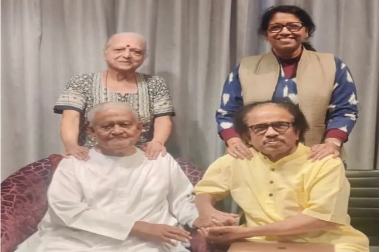 Kavita Krishnamurti with Pyarelal Sharma's family 