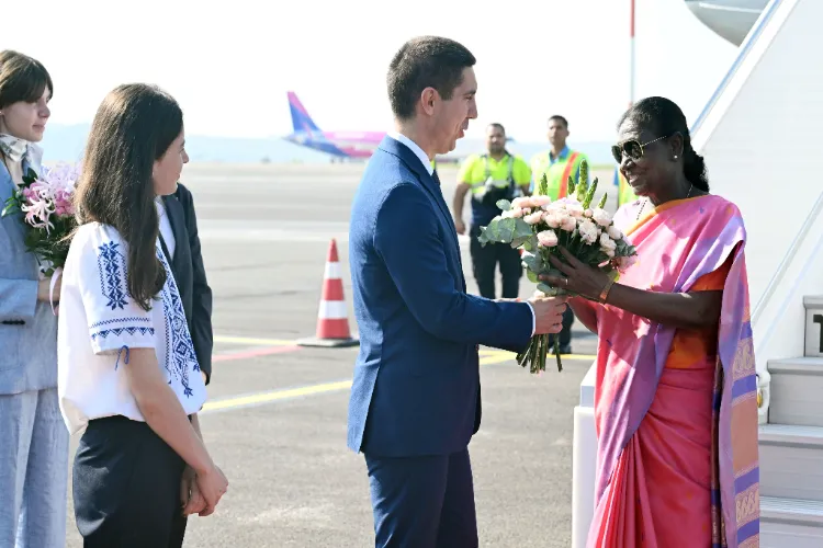 Deputy Prime Minister and Minister of Foreign Affairs of the Republic of Moldova, Mr. Mihai Popsoi received President Droupadi Murmu at Chisinau International Airport