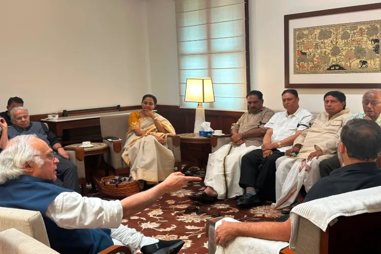 Several opposition parties met in the chamber of Leader of Opposition (LoP) Mallikarjun Kharge 