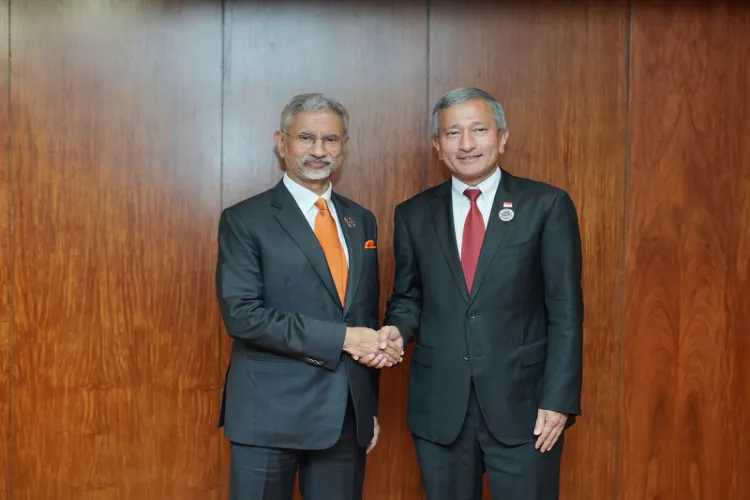 External Affairs Minister S Jaishankar with Singapore Foreign Minister Vivian Balakrishnan in Manila 