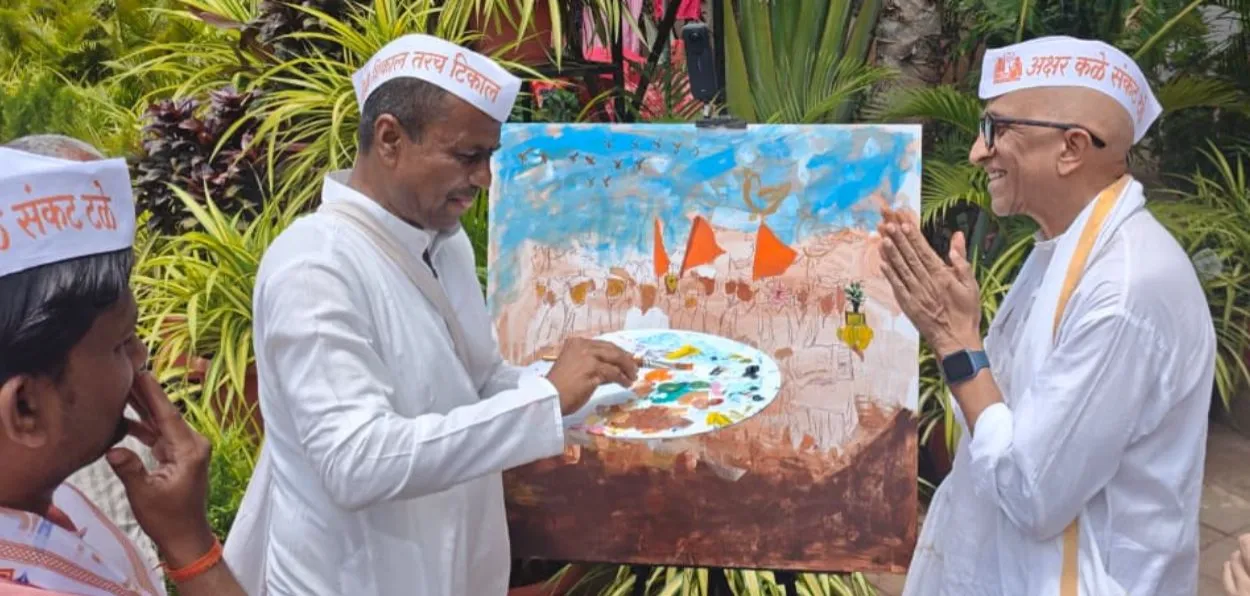 Former Ad-Guru Zaheer Mirza with pilgrims