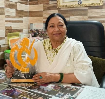https://www.awazthevoice.in/upload/news/1784887454Nishat_Hussain.JPG
