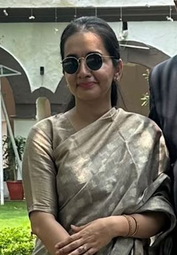 https://www.awazthevoice.in/upload/news/1784887730Farha_Hussain.JPG