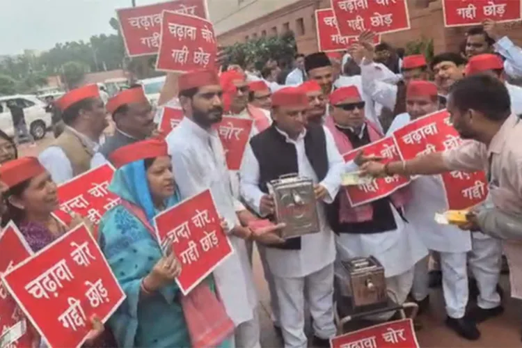 Akhilesh Yadav with other party leaders protest at Makar Dwar over alleged Ram Temple donation theft 
