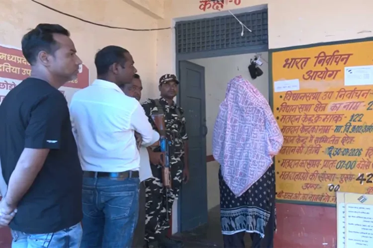 People in queue to exercise their franchise 