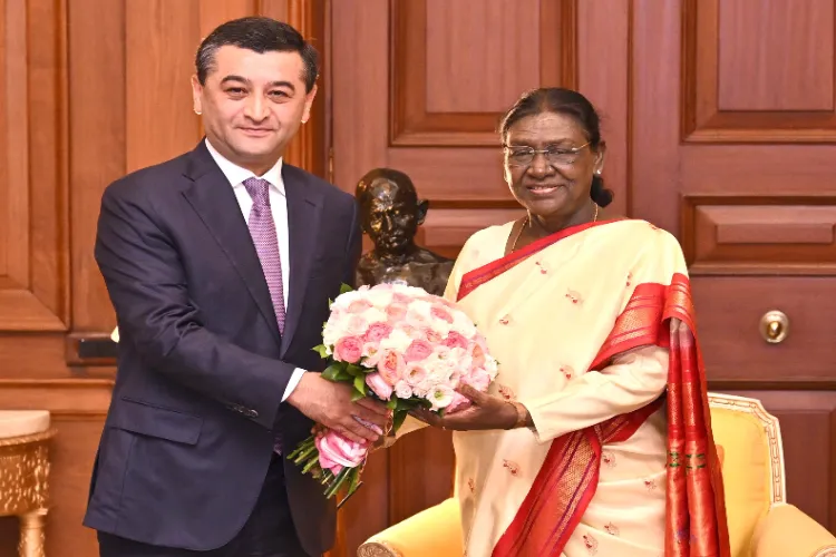 Uzbekistan's Foreign Affairs Minister Saidov Bakhtiyor Odilovich with President of India Droupadi Murmu 
