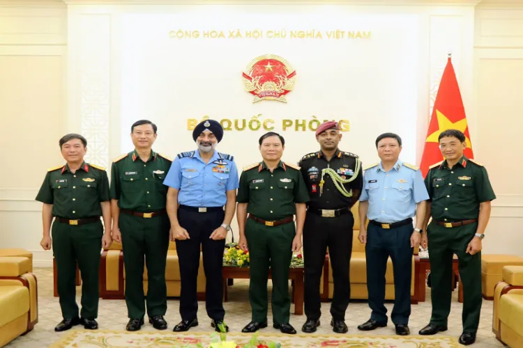 Indian Air Force Chief Air Chief Marshal AP Singh with Chief of General Staff of Vietnam People’s Army and Deputy Defence Minister Nguyễn Tân Cương 