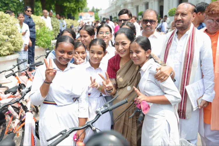 Delhi Chief Minister Rekha Guptadistributed 200 bicycles to class 9 students 