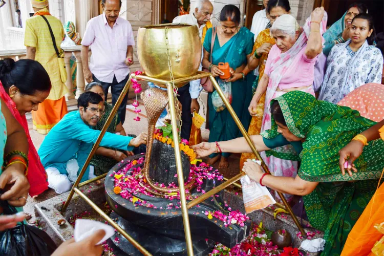 Devotees across India offer prayers on Sawan Shivratri 