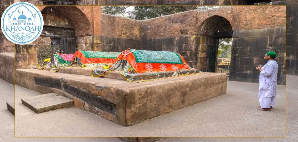 Graves of Sufis at Triveni-Saptagram Khanqah
