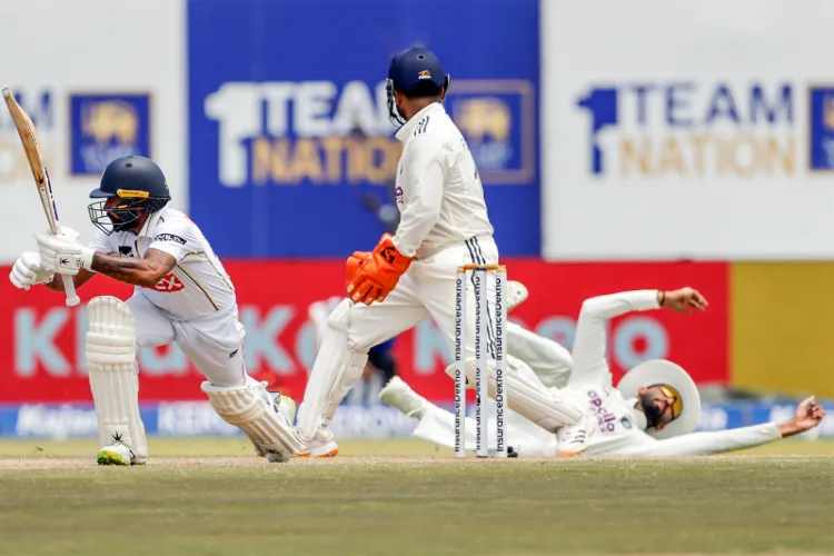 Niroshan Dickwella in action. 