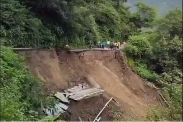 NH-707A closed due to a washout between Dimta Bend and Jeevan Ashram