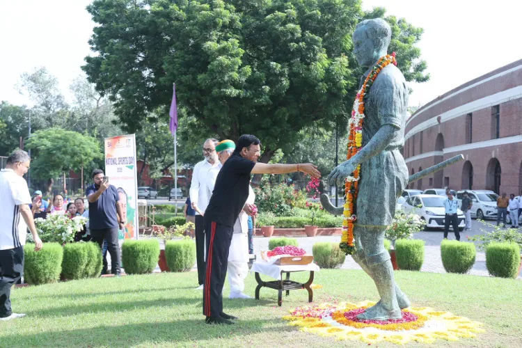 Union Sports Minister Mansukh Mandaviya pays tribute to Major Dhyan Chand on the ocassion of National Sports Day 