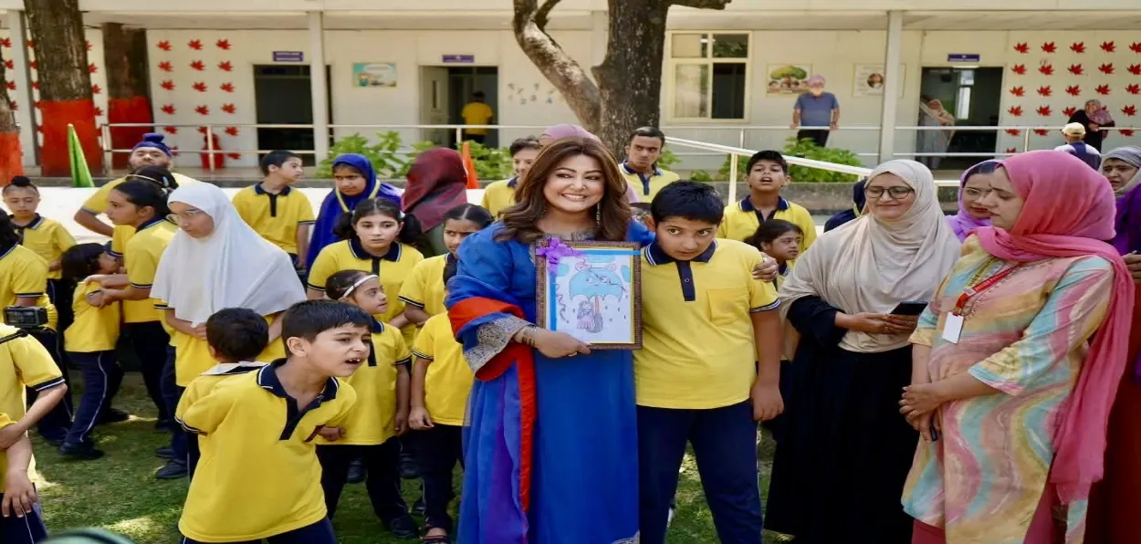 TV actor Hina Khan with children in Army Goodwill school, Boniyar, Uri