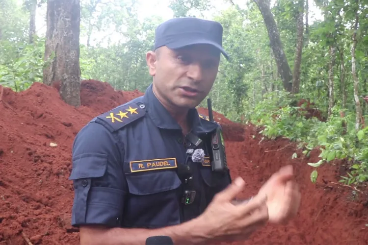 Nepali 
Official