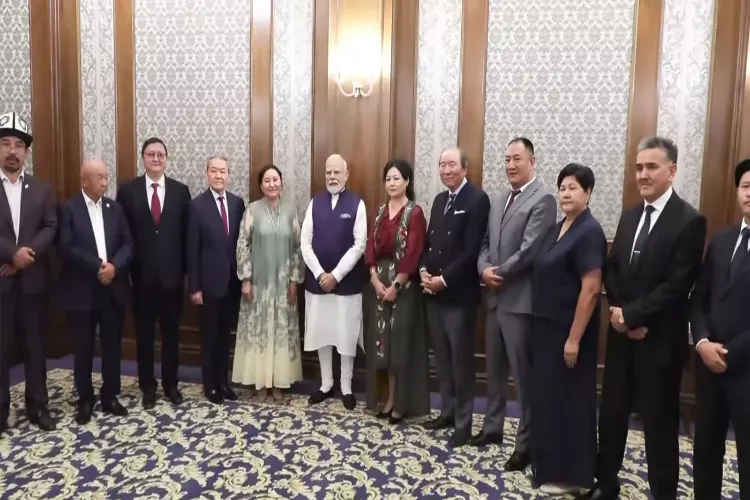 Prime Minister Narendra Modi with various people from Kyrgyz communities in Bishkek