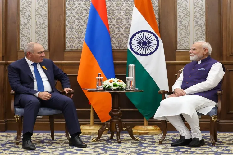 Prime Minister Narendra Modi with Armenian Prime Minister Nikol Pashinyan