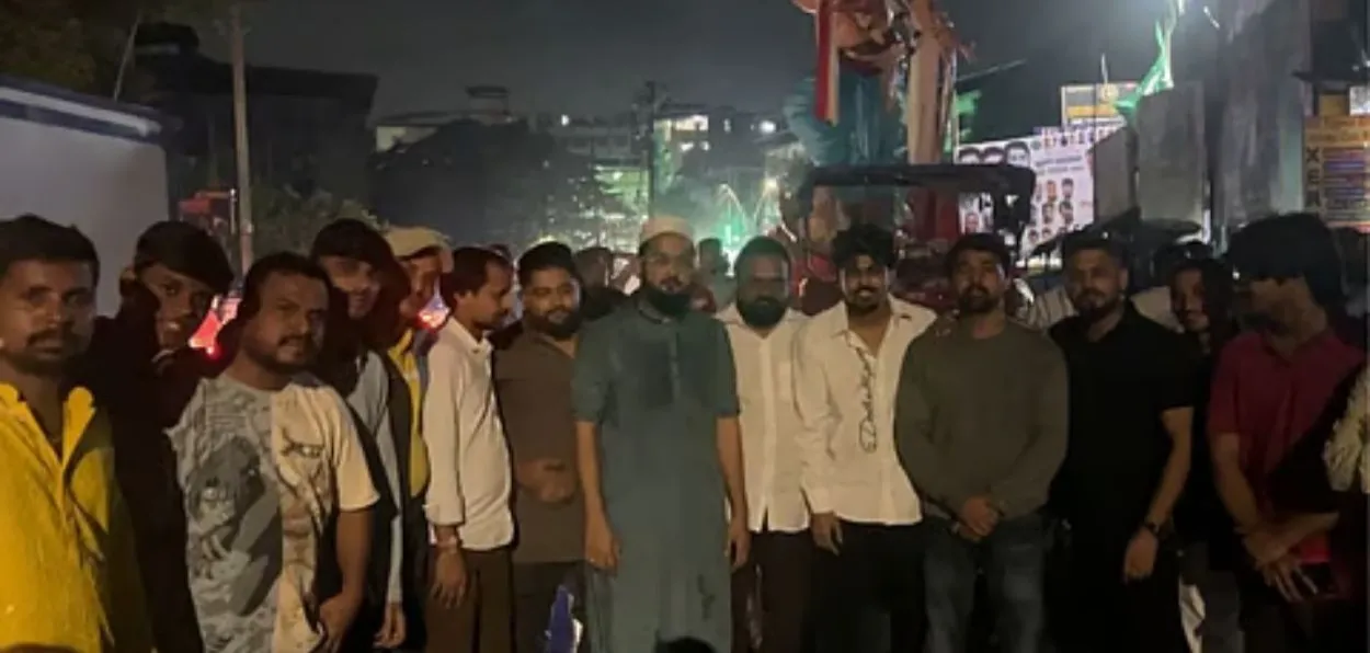 Team of young Muslims who saved Lord Ganesh's idol during a road mishap