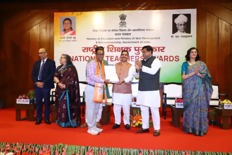 Union Minister Pralhad Joshi interacts with National Teacher Award recipients 