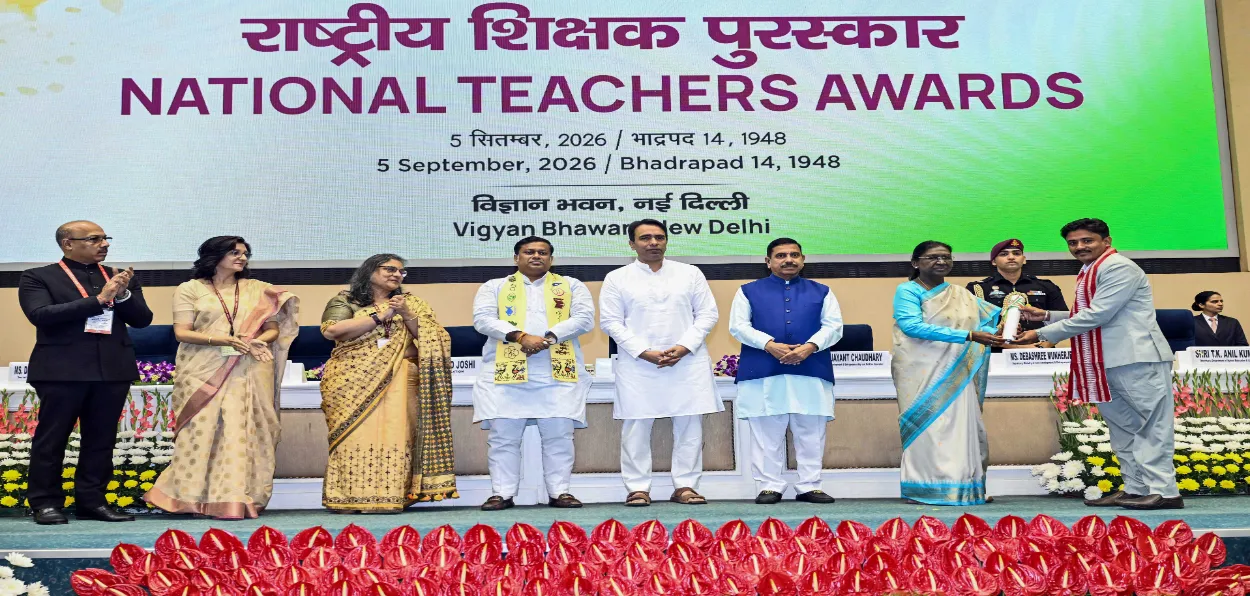 President Droupadi Murmu presenting the National Teachers Awards 2026 at Vigyan Bhawan, New Delhi