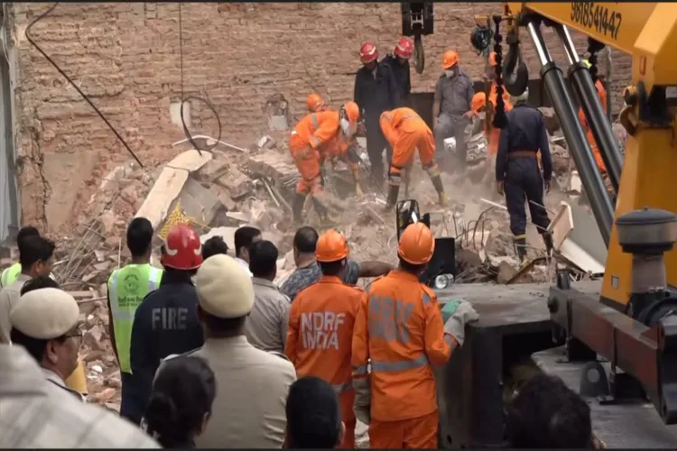 Satya Niketan PG building collapse