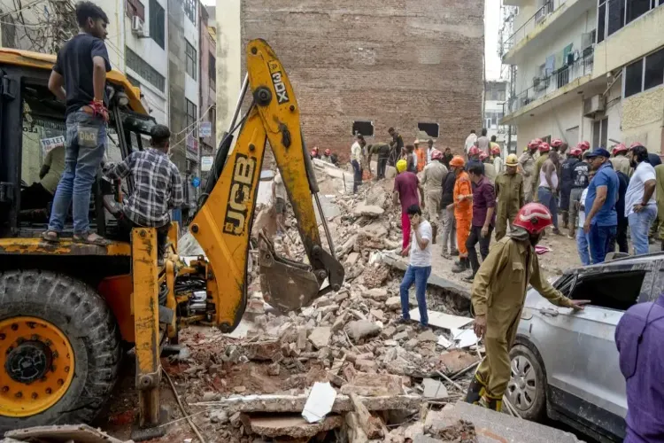 Satya Niketan PG Collapse