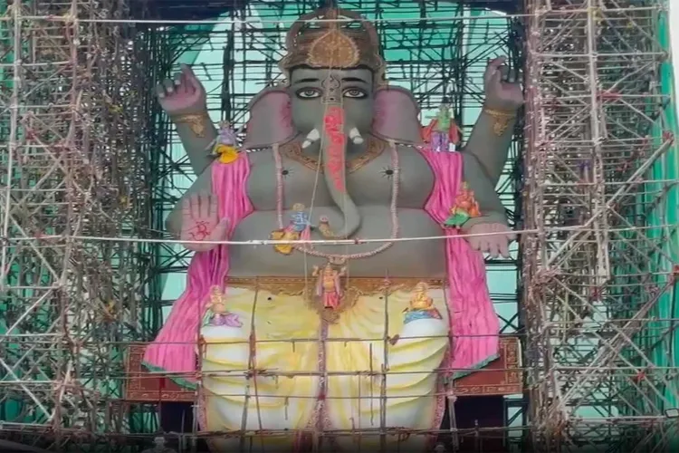 Hyderabad Youth Group Builds 72 foot Eco friendly Ganesha Idol Hyderabad Youth Group Builds 72 foot Eco friendly Ganesha Idol