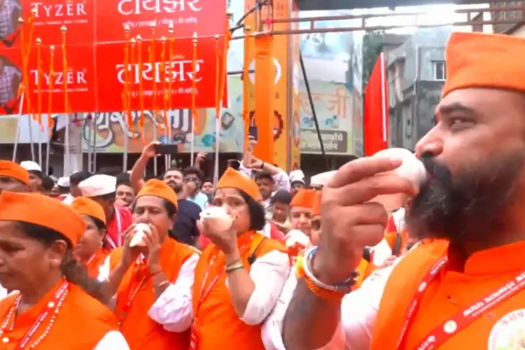 Procession of Shreemant Bhausaheb Rangari Ganpati Mandal in Pune 