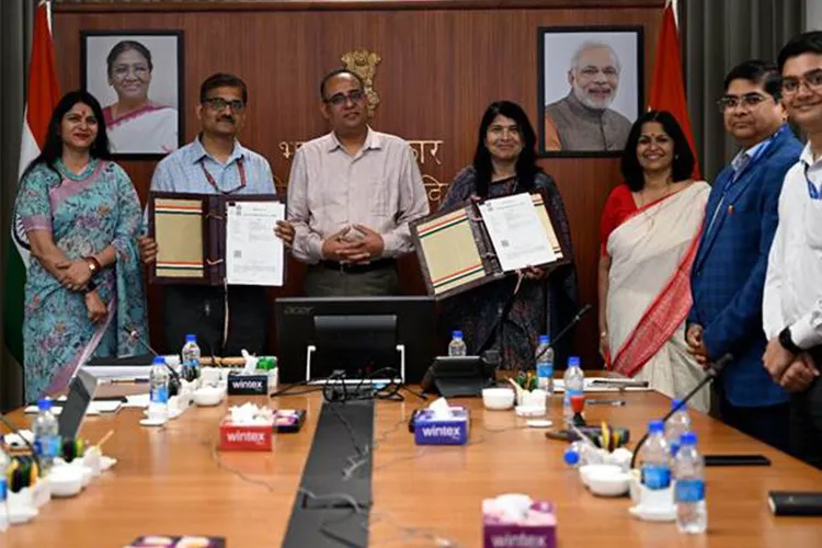 Signing of MoU between Department of Rural Development and PFRDA