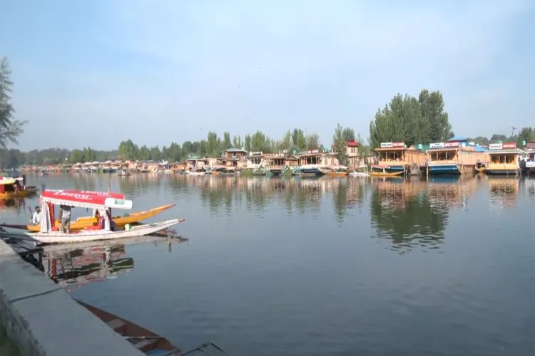 Shikara Rides at Dal Lake, Srinagar 