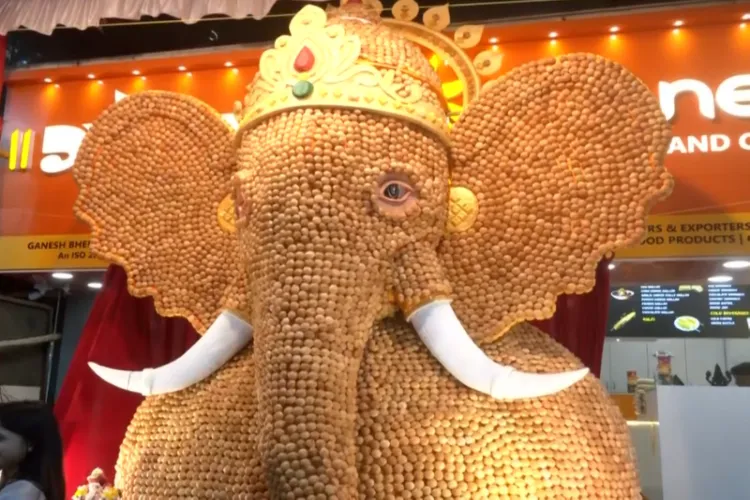 Ganpati idol made of pani puri 
