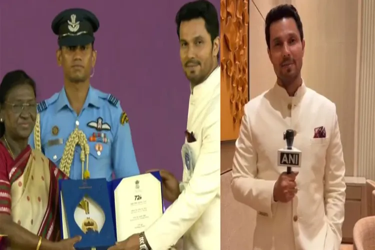 Actor Randeep Hooda recieving National Award from President Droupdadi Murmu and Randeep Hooda