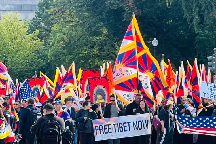 Tibetans, Uyghurs protest Xi’s US visit in Washington