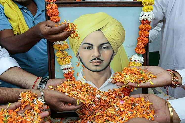 People pay floral tribute to Shaheed Bhagat Singh