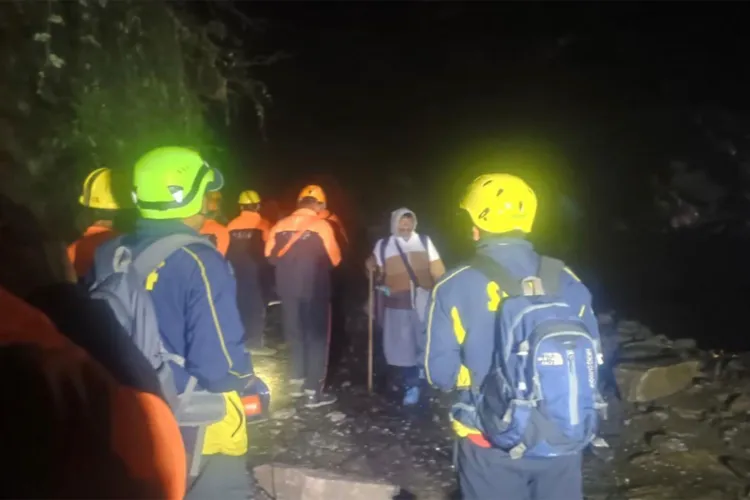 Rescue teams safely evacuate pilgrims stranded near Chirbasa 