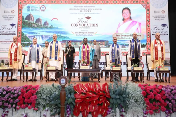 The President of India, Droupadi Murmu with Union Minister for Health & Family Welfare JP Nadda, Governor of Himachal Pradesh Kavinder Gupta and other leaders