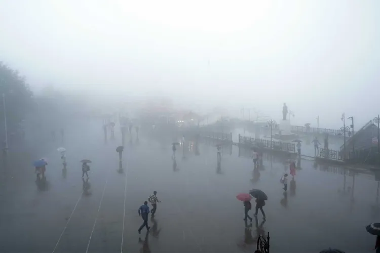 Shimla hit by afternoon rain 