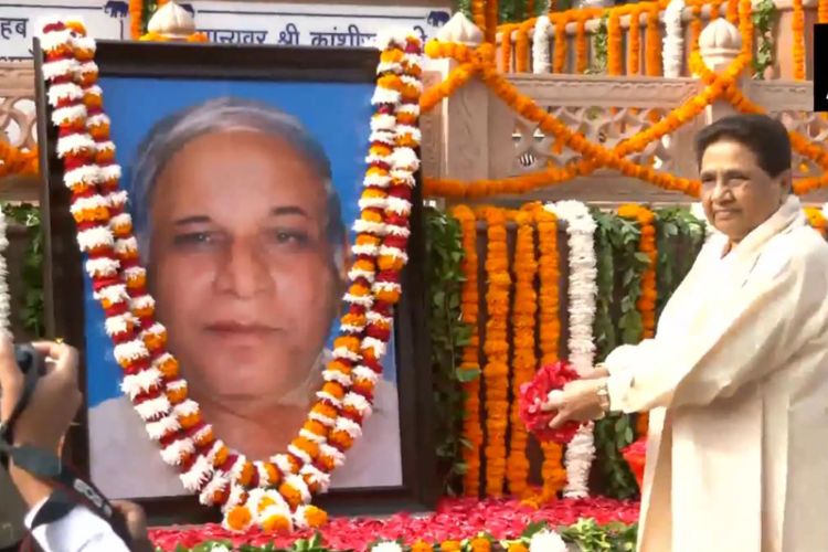 BSP supremo paying tribute to Kanshi Ram
