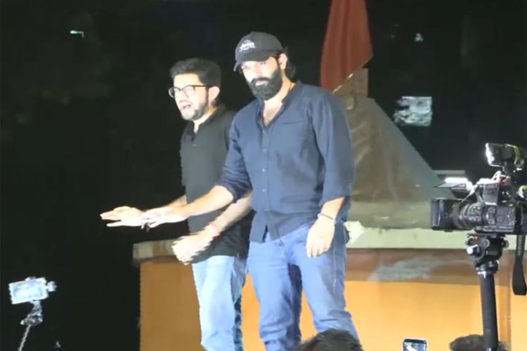 Shiv Sena (UBT), MNS leaders protest aganist detention of protesters