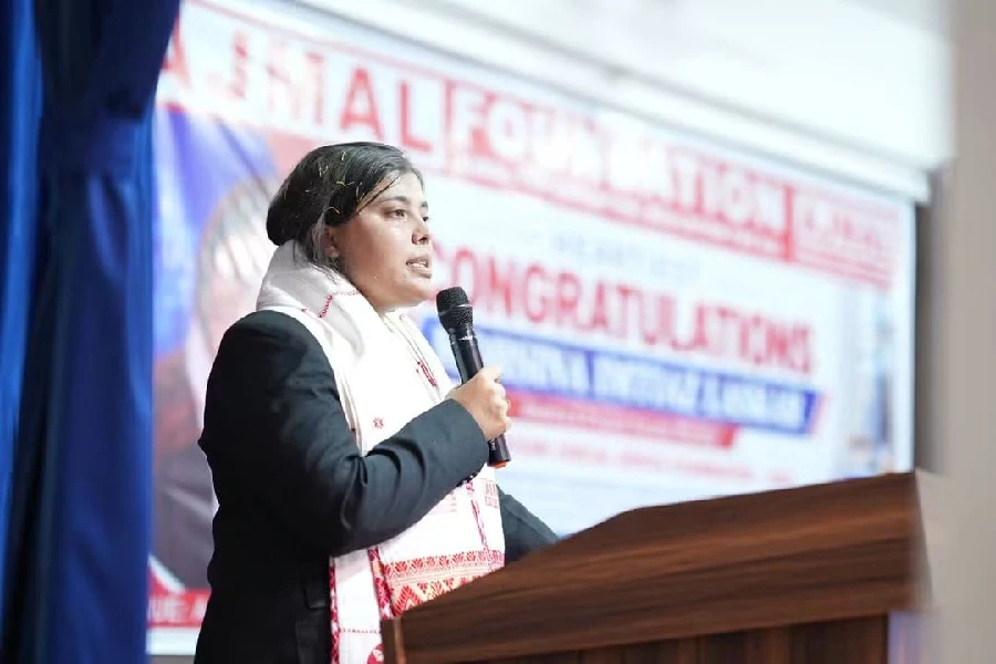 https://www.awazthevoice.in/upload/news/1791889365Mohsina_Imtiaz_Laskar_while_addressing_young_law_students_(1).webp